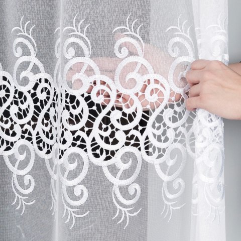 Firanka biała z aplikacją na markizecie 122391/433/001/250000/1