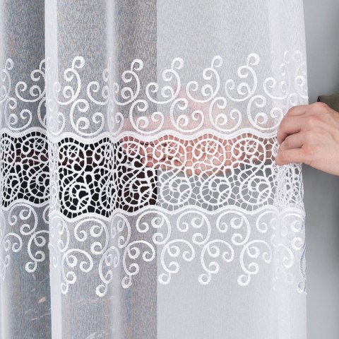 Firanka biała z aplikacją na markizecie pasowa 082492/433/001/250000/1