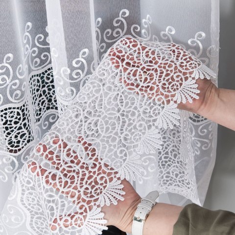 Firanka biała z aplikacją na markizecie pasowa 082492/433/001/250000/1