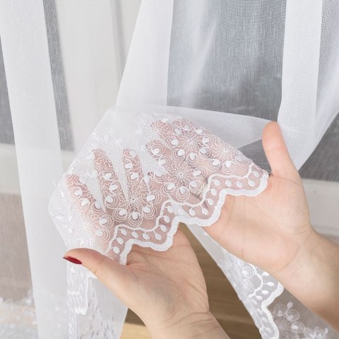 Firanka haftowana ze wzorem na samym dole, wysokość 160cm, kolor 001 biały 007888/768/001/000160/1