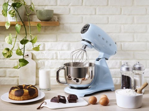 Robot planetarny Pastelowy błękit 800w Smeg SMF03PBEU