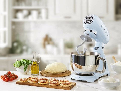 Robot planetarny Pastelowy błękit 800w Smeg SMF03PBEU