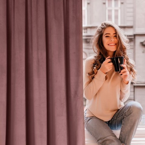 ZASŁONA GOTOWA D91 ROSA NA TAŚMIE CIEMNORÓŻOWY