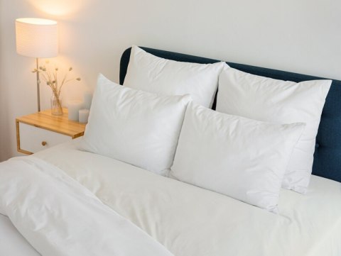 PRZEŚCIERADŁO Z GUMKĄ BASIC 180 X 200 X 30 CM KREMOWY