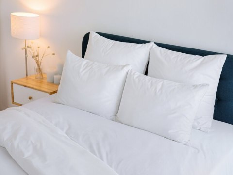 PRZEŚCIERADŁO Z GUMKĄ BASIC 180 X 200 X 30 CM BIAŁY