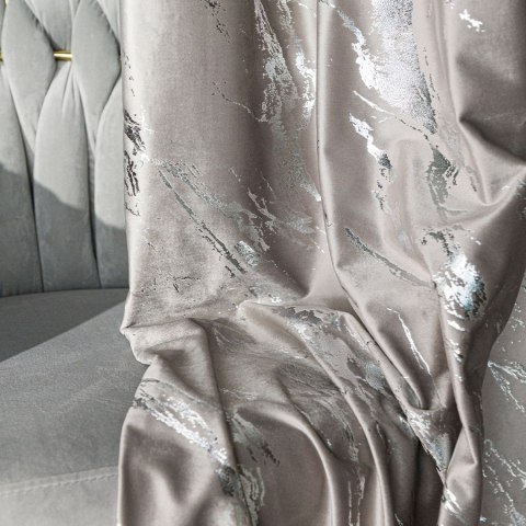 MARMA Zasłona gotowa na przelotkach, szerokość 140cm x wysokość 250cm, kolor 017 szarobeżowy ze srebrnym nadrukiem na VELVI TD00