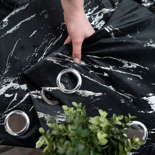 MARMA Zasłona gotowa na przelotkach, szerokość 140cm x wysokość 250cm, kolor 111 czarny ze srebrnym nadrukiem na VELVI TD0037/ZG