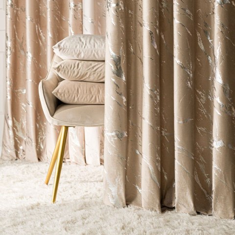 MARMA Zasłona gotowa na taśmie, szerokość 140cm x wysokość 250cm, kolor 001 ciemny beżowy ze srebrnym nadrukiem na VELVI TD0037/
