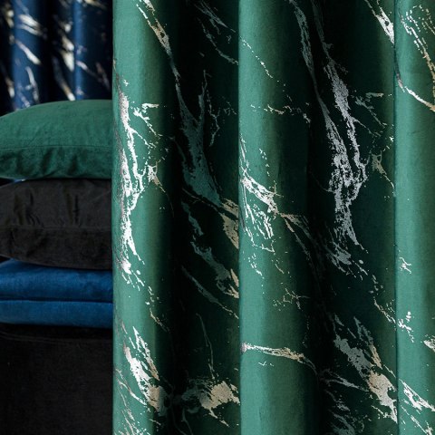 MARMA Zasłona gotowa na taśmie, szerokość 140cm x wysokość 250cm, kolor 010 ciemny zielony; butelkowy ze srebrnym nadrukiem na V