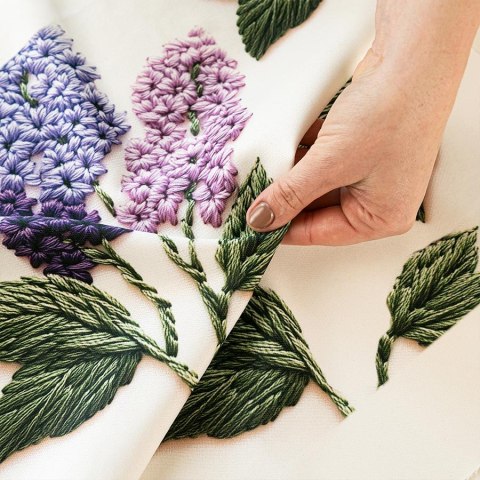 WYSZYWANE KWIATY BZU Tkanina dekoracyjna typu MILAS, szerokość 165cm, kolor 001 biały D00327/MIL/001/165000/1