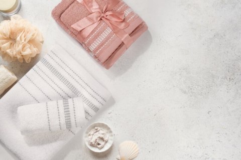 KOMPLET RĘCZNIKÓW 2 RÓŻOWY