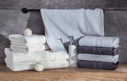 RĘCZNIK KARIN (06) 30 X 50 CM PUDROWY RÓŻ