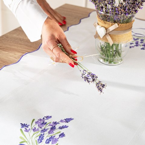 LAWENDOWA POLANA Bieżnik z haftem, szerokość 38cm x wysokość 140cm, kolor 001 biały 291771/KSP/001/038140/1