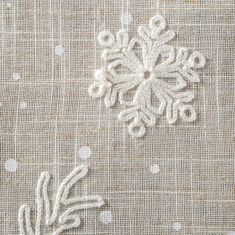 OBRUS ŚWIĄTECZNY 08 85 X 85 CM BEŻOWY