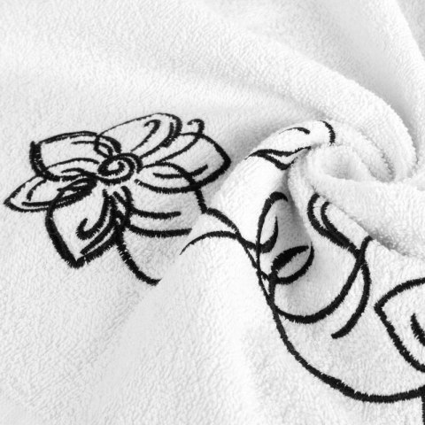 KOMPLET RĘCZNIKÓW 3 56 X 36 X 7 CM BIAŁY