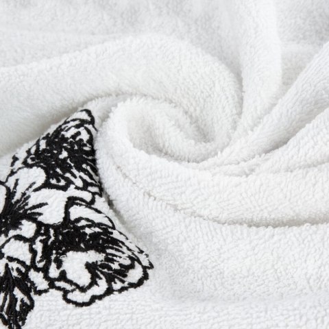 KOMPLET RĘCZNIKÓW 3 56 X 36 X 7 CM BIAŁY