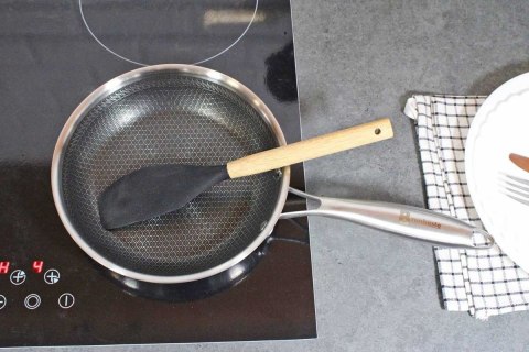 PATELNIA STALOWA 26cm Z POWŁOKĄ PLASTER MIODU 5551