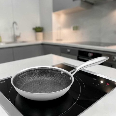 PATELNIA STALOWA 26cm Z POWŁOKĄ PLASTER MIODU 5551