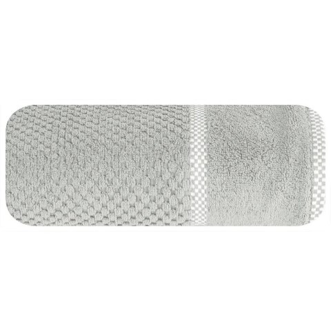 ręcznik kąpielowy w kolorze srebrnym