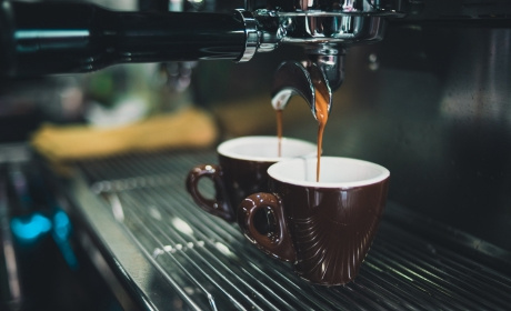 Smak włoskiej kawy na wyciągnięcie ręki - Ekspresy do kawy SMEG