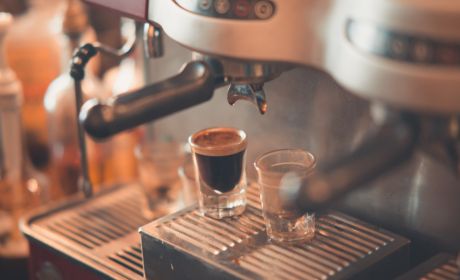 Doskonała kawa na wyciągnięcie ręki - Jak wybrać idealny ekspres do kawy?