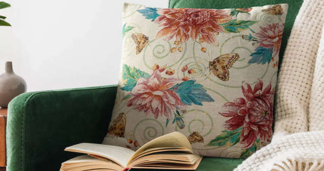 Poszewki dekoracyjne jako szybki sposób na metamorfozę salonu